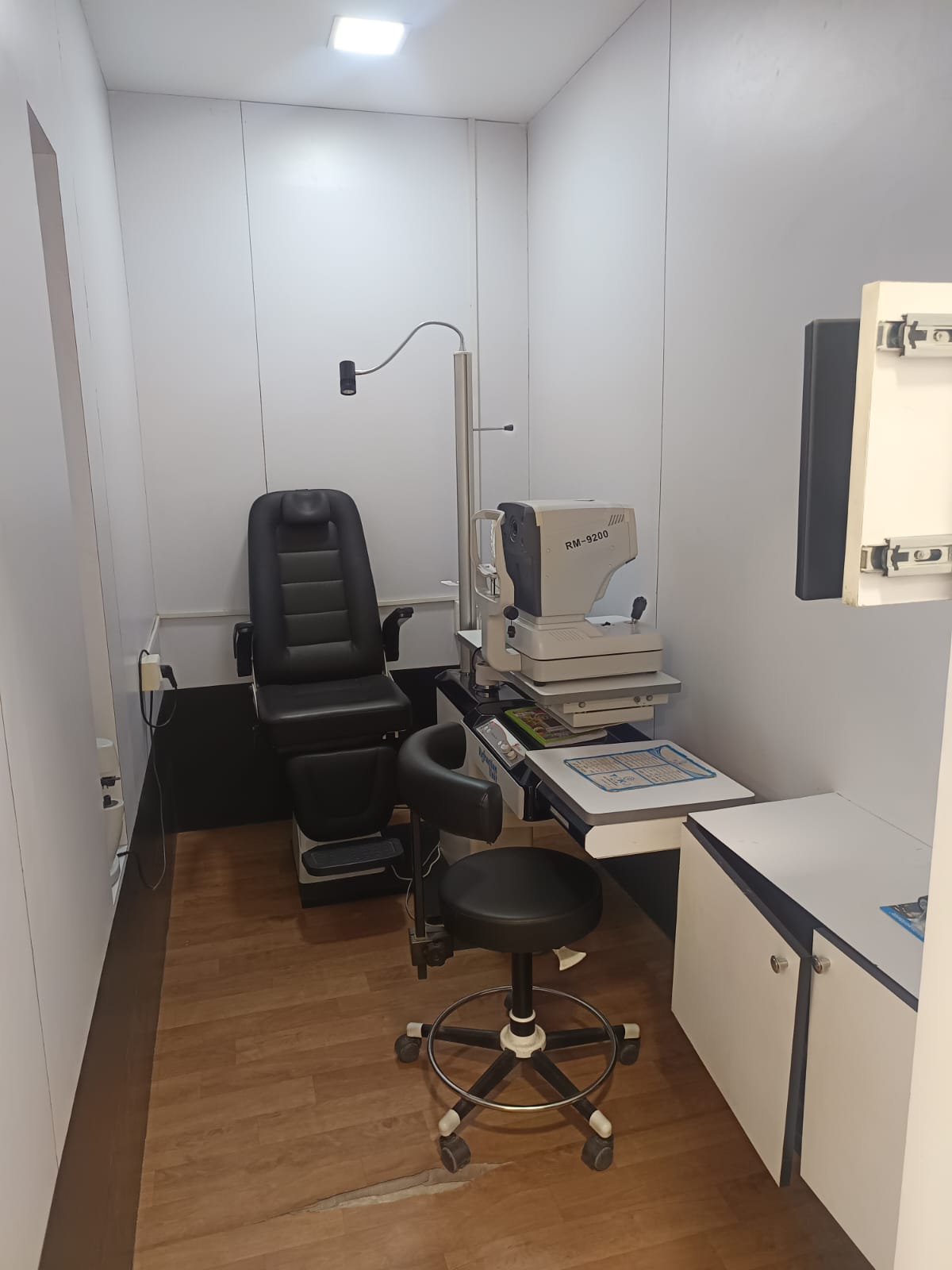 Vision Plus Optics Estancia computerized eye testing room RM-9200